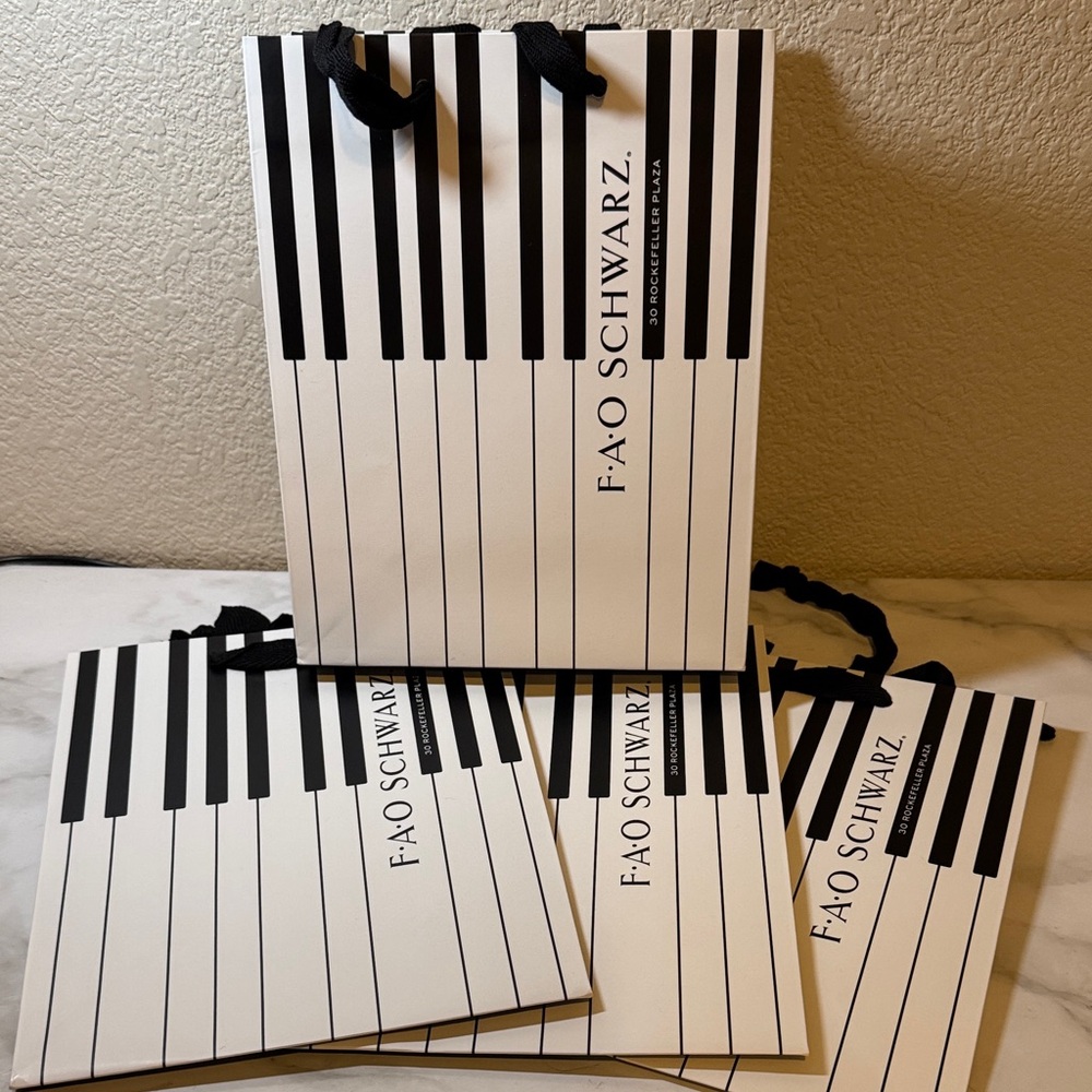 FAO Schwarz Black and White Piano Shopping Bags. Set of 4